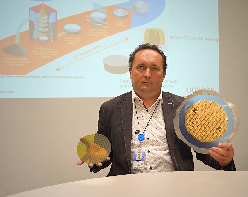 Technologická firma onsemi v Rožnově pod Radhoštěm. Vyrábí křemíkové desky a nově z karbidu křemíku, materiálu budoucnosti. Vyrábí polovodičové čipy, navrhují integrované obvody.