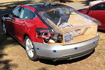 Kuriózně opravená Tesla Model S.