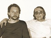 NOVÁCI. Baskytarista Karel (vlevo) a skladatel a zpěvák Petr v půli 80. let. 