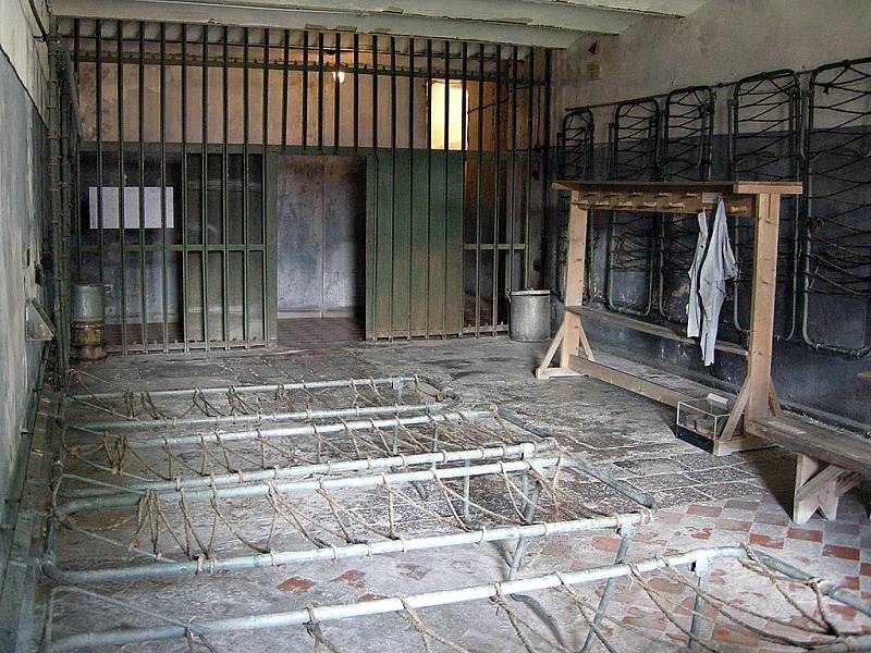 Vězeňská cela v Pevnosti 9 v litevském Kovně