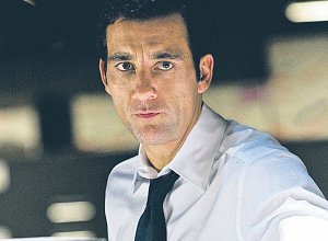 Clive Owen ve filmu Dvojí hra (2009)