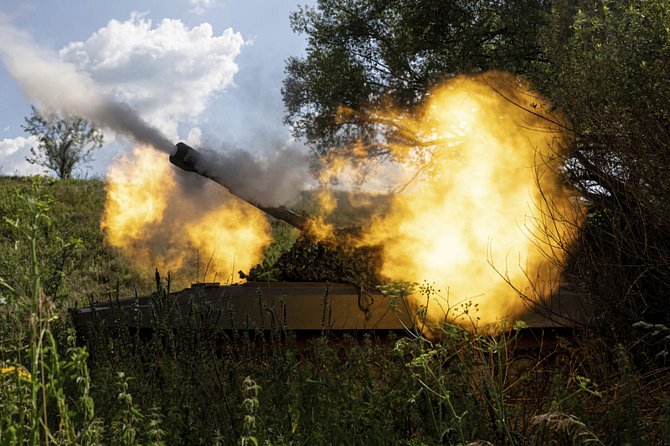 Střelba ukrajinského dělostřelectva na ruské cíle v Charkovské oblasti, 27. července 2022.