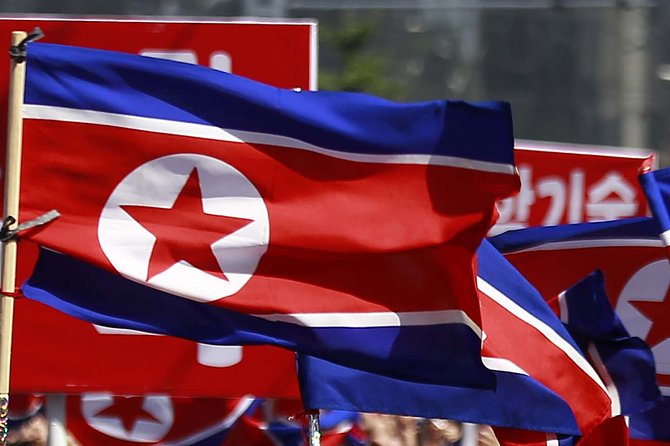 Severokorejské vlajky. Ilustrační snímek