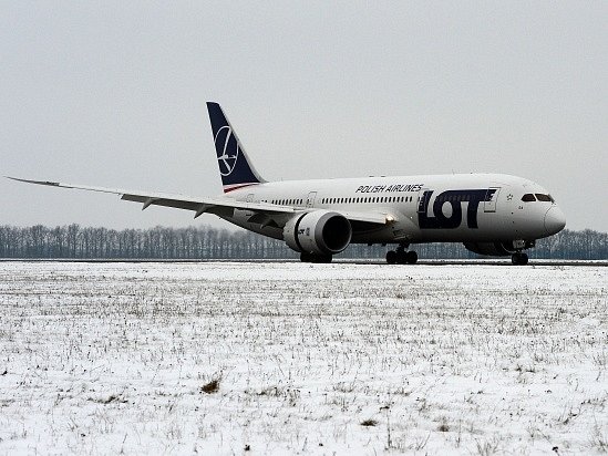 Na pražském Letišti Václava Havla 14. prosince poprvé přistál Boeing 787 Dreamliner, podle výrobce nejmodernější dopravní letadlo světa.