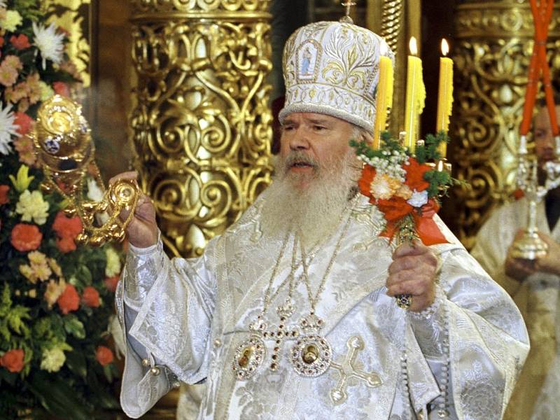 Patriarcha Alexij II. v pátek zemřel. Na snímku při bohoslužbě v dubnu roku 2000.