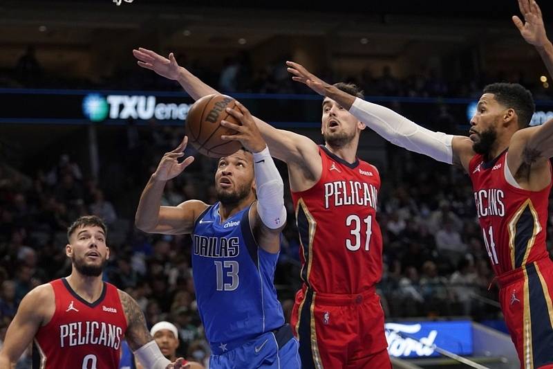 Basketbalista Tomáš Satoranský v dresu New Orleans.