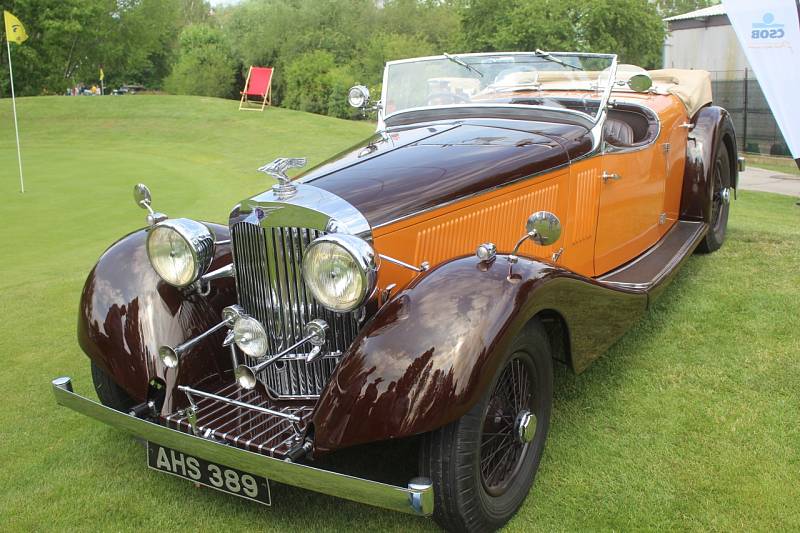 Vůz Jensen S Typ Tourer zaniklé britské automobilky