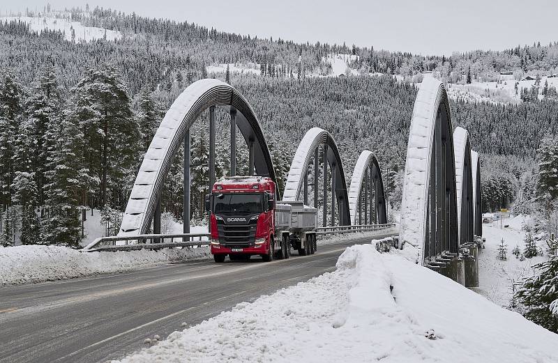 Zimní testování modelů a technologií Scania