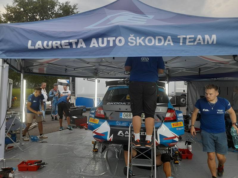 Servis na Barum rallye: Jan Kopecký a další