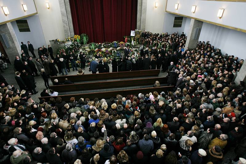 Také s Gottovým dvorním skladatelem Karlem Svobodou se přišly rozloučit tisíce lidí