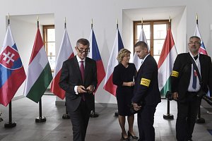 Předseda vlády Andrej Babiš (vlevo) se připravuje na přivítání premiérů V4, kteří se 12. září 2019 v Praze zúčastní jednání zemí visegrádské skupiny a zemí západního Balkánu
