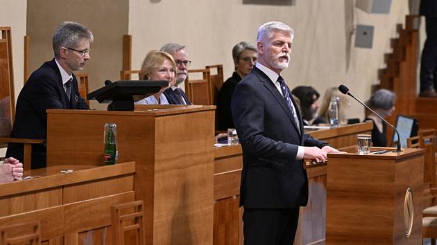 Prezident Petr Pavel navštívil Senát, 30. března 2023, Praha. Vlevo je předseda horní komor Miloš Vystrčil.
