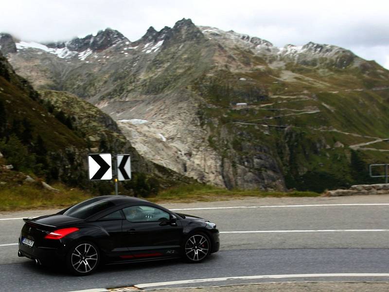 Grimsel Pass, v pozadí parádní Furka Pass