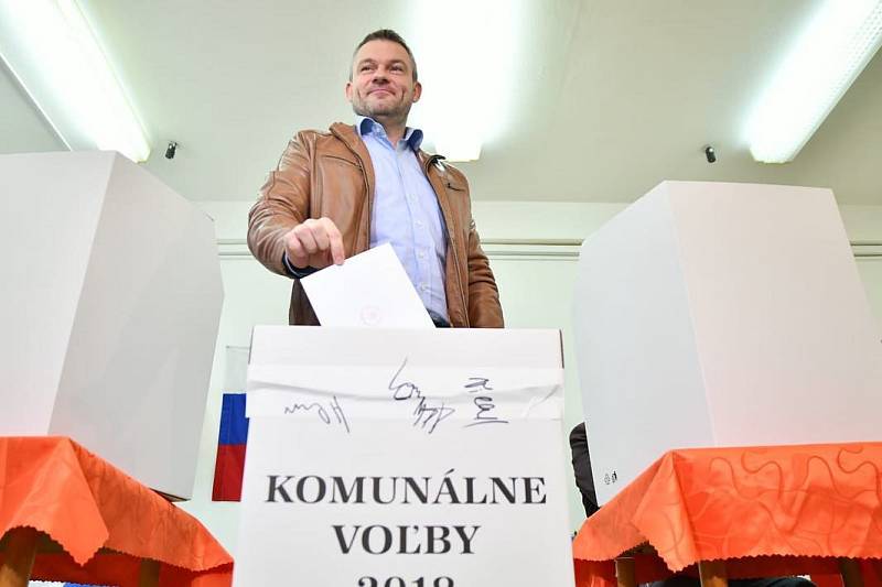 Svůj hlas v komunálních volbách odevzdal i slovenský premiér Peter Pellegrini