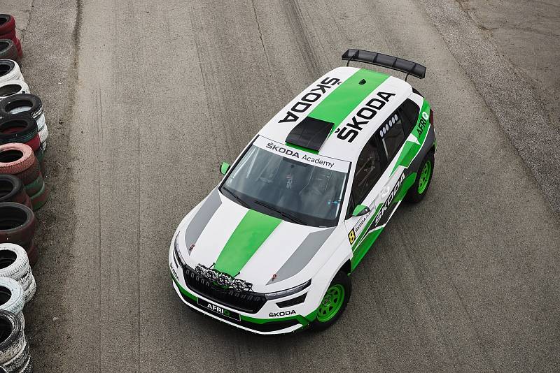 Barvy jsou typické pro oddělení Škoda Motorsport