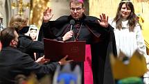 Tříkrálovou sbírku v Plzni zahájil v katedrále požehnáním biskup Tomáš Holub