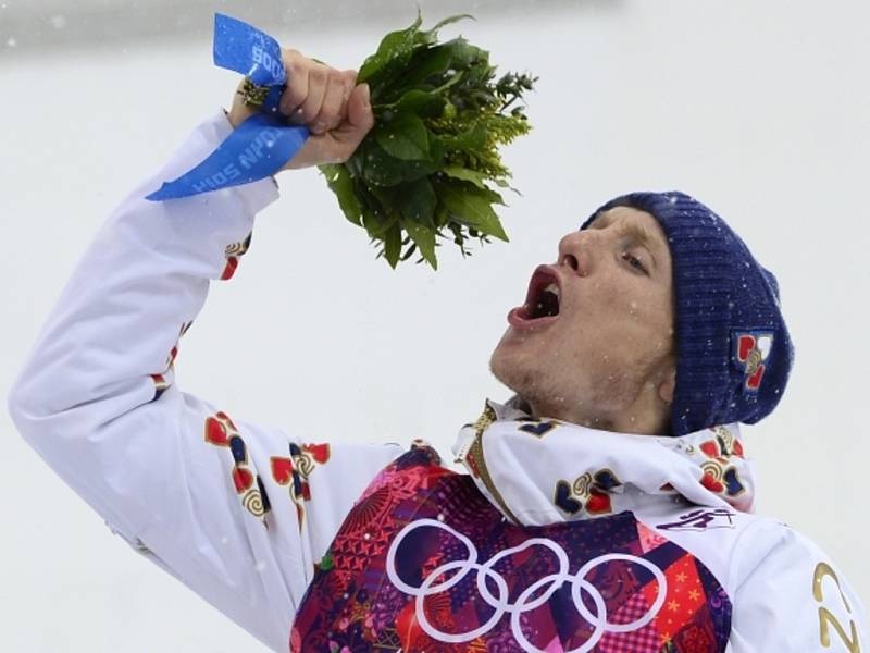 Druhá medaile. Biatlonista Ondřej Moravec vybojoval na olympijských hrách v Soči po stříbru bronz v závodu na 15 km s hromadným startem.