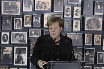 Německá kancléřka Angela Merkelová dnes poprvé zavítala do někdejšího nacistického vyhlazovacího tábora v polské Osvětimi.