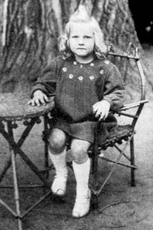 Eva Pilarová v roce 1945