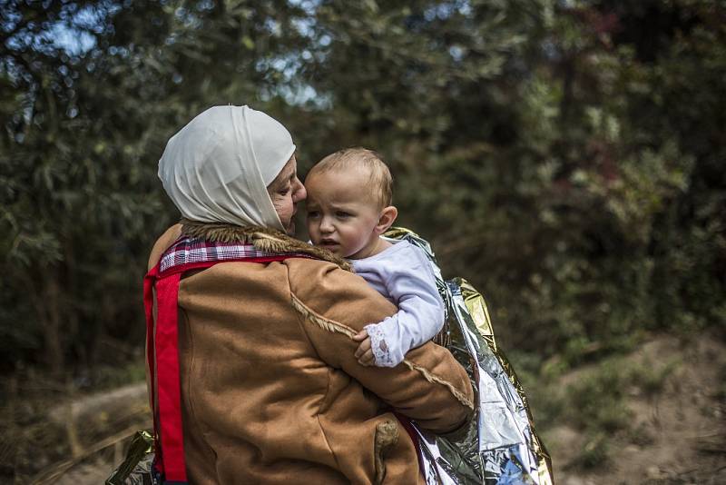 Připlouvání uprchlíků na řecký ostrov Lesbos.