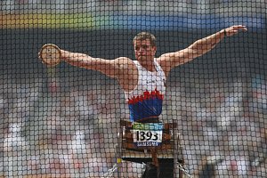 Miroslav Šperk je paralympijským medailistou v hodu diskem