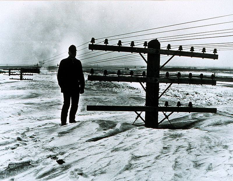 Následky sněhové bouře, která v roce 1966 řádila v americké Severní Dakotě.