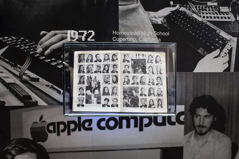 V Praze otvírá Apple Museum s největší soukromou sbírkou produktů Apple na světě.
