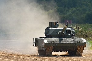Ruský tank T-14 při dynamické ukázce na veletrhu Armija 2023.
