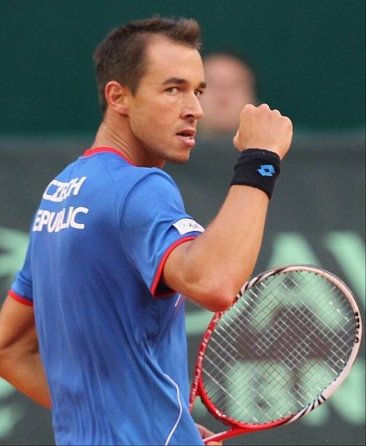 Lukáš Rosol si poradil ve čtvrtfinále Davis Cupu s Jevgenijem Koroljovem z Kazachtánu.