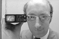 Britský vynálezce Clive Sinclair, který stál u zrodu kapesní kalkulačky a přispěl k rozšíření osobních počítačů, zemřel ve věku 81 let