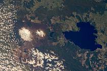Celé jezero Taupo představuje na Novém Zélandu jediný sopečný kráter. Tento kráter je ale obří a aktivní. A co by se stalo, kdyby se probudil, je lépe si nepředstavovat