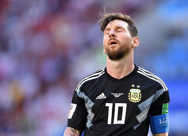 Lionel Messi během zápasu s Islandem.