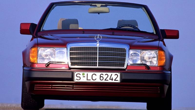 Mercedes-Benz 300 CE (W124).