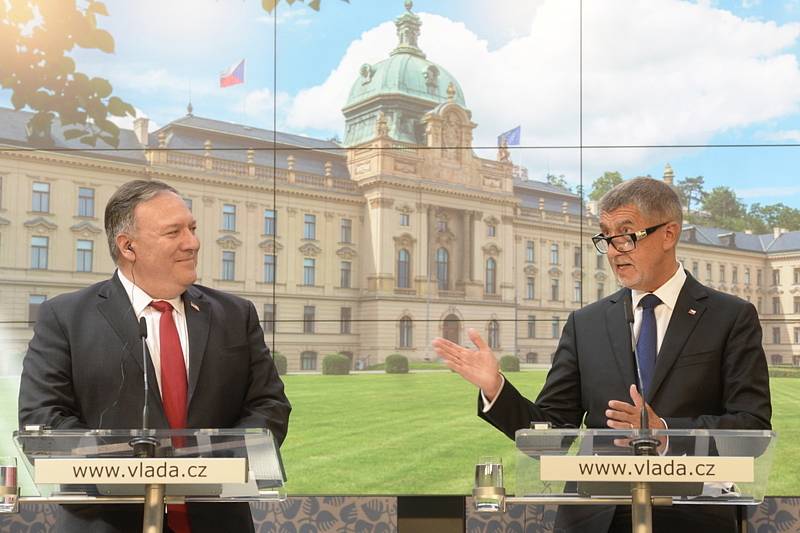 Premiér Andrej Babiš a americký ministr zahraničí Mike Pompeo vystoupili na tiskové konferenci 12. srpna 2020 v Praze .