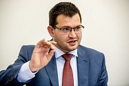 Poslanec Jan Chvojka (ČSSD), ministr bez portfeje a předseda Legislativní rady vlády