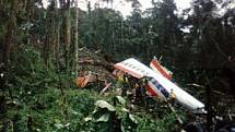 Vrak letadla na kolumbijské hoře nedaleko města Buga, kam jej piloti navedli omylem. V letectví se takové nehodě říká řízený náraz do terénu