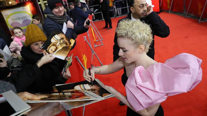 Julia Garner na festivalu Berlinale