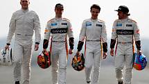 Testovací jezdec McLarenu pro sezonu 2018 Ruby van Buren po boku závodních pilotů Fernanda Alonsa, Stoffela Vandoorna a rezervního jezdce Landa Norrise