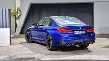 BMW M5.