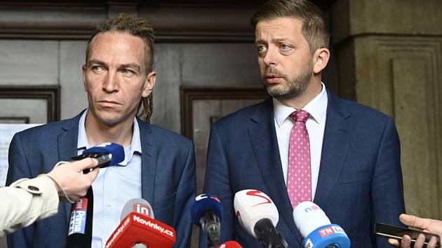 Předseda STAN Vít Rakušan (vpravo) a předseda Pirátů Ivan Bartoš