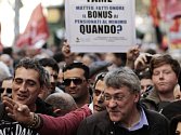 V Římě demonstrovaly desetitisíce lidí proti reformám trhu práce.