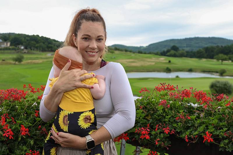 Michaela Nosková s dcerou Jasnou Marianne, která se narodila koncem února. 