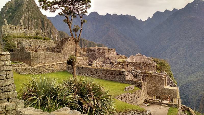 Tajemné město Inků Machu Picchu. Po staletí bylo zapomenuto, pro svět jej v roce 1911 znovuobjevil Hiram Bingham.