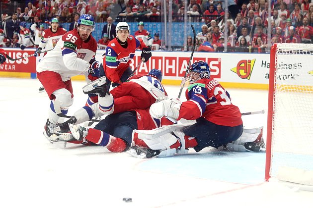 Čeští hokejisté se s Norskem dlouho trápili. Obrat řídil jubilant Červenka