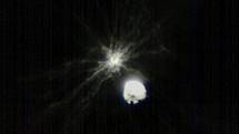 Snímek pořízený satelitem LICIACube Italské vesmírné agentury několik minut po záměrné kolizi mise NASA DART s asteroidem Dimorfos, zachycený 26. září 2022