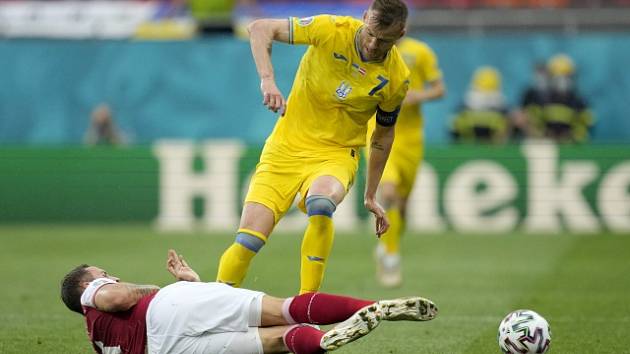 Ukrajinský fotbalista Andrej Jarmolenko na fotbalovém Euru v dresu, proti kterému Rusko protestovalo.