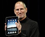 Steve Jobs zemřel 5. října 2011 na komplikace způsobené rakovinou slinivky, jíž trpěl řadu let.