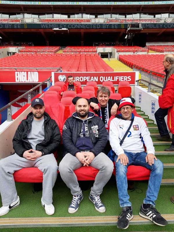 Fanoušci ze Žatce ve Wembley.