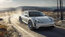 Koncept Porsche Mission E Cross Turismo.