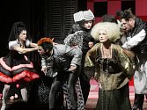 Na pražských scénách uvidíme to nejlepší z regionálních divadel. Od Chebu až po Těšín, také královéhradeckou Figarovu svatbu. 